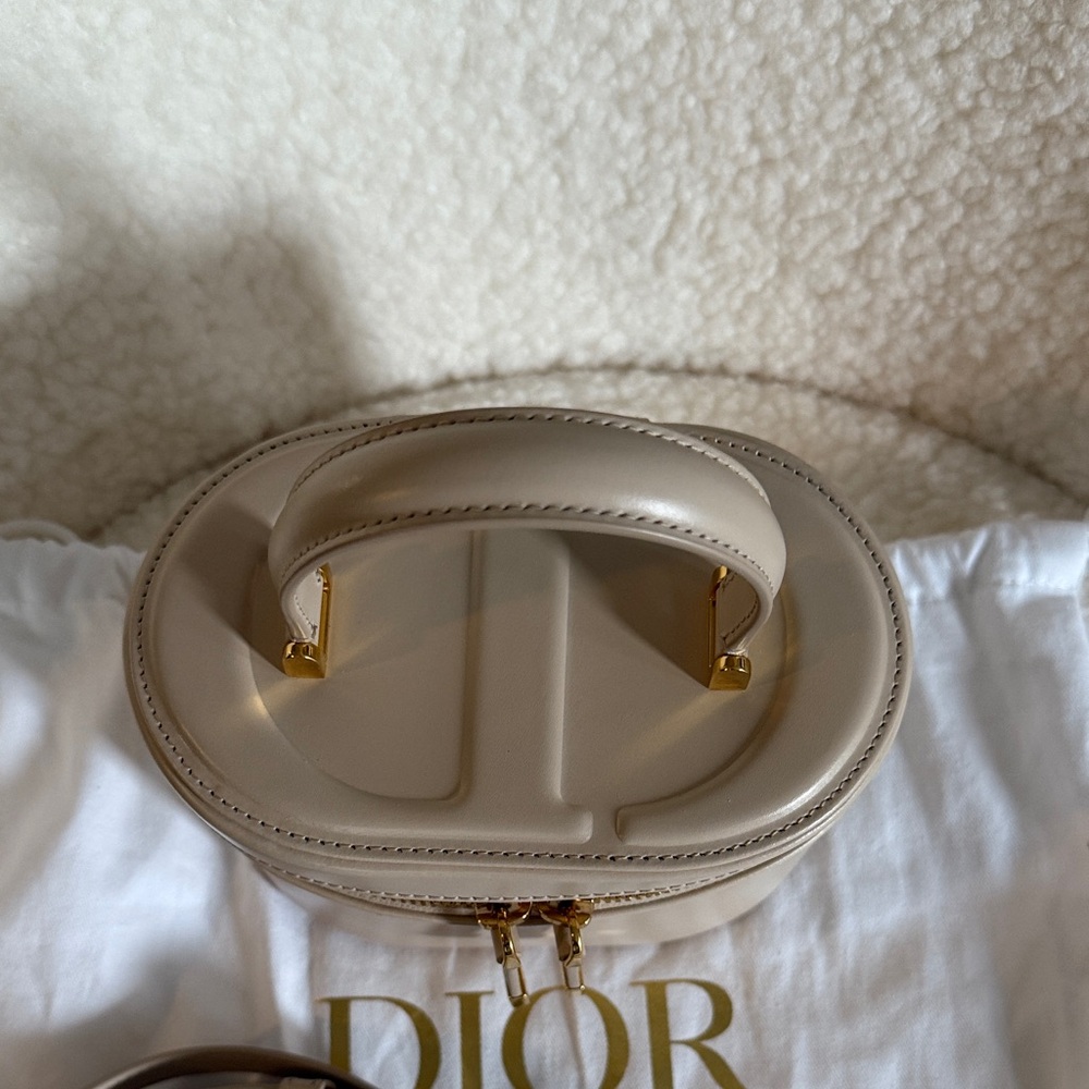 CD Signature Vanity Case - Picture 3 of 11